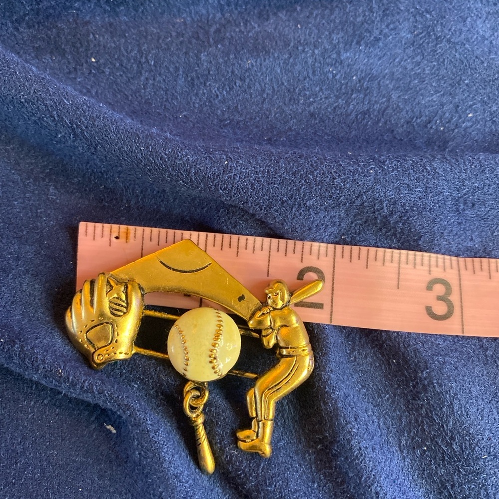 Vintage 1950s Gold Tone Baseball Brooch Sliding Ball Dangling Bat Figural Pin - Picture 2 of 3